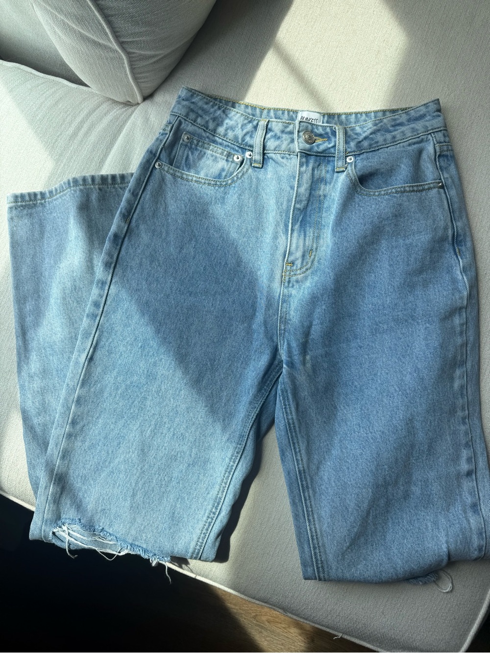 Princess Polly Straight Leg Distressed Jeans Light Wash Size 8
